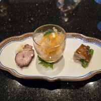 龍天門 - 前菜三種 焼豚美味