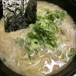 LAWSON - 料理写真:トッピングしています。