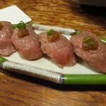 かのう屋 - そして炙り和牛寿司。メンバー全員で美味しくいただきました