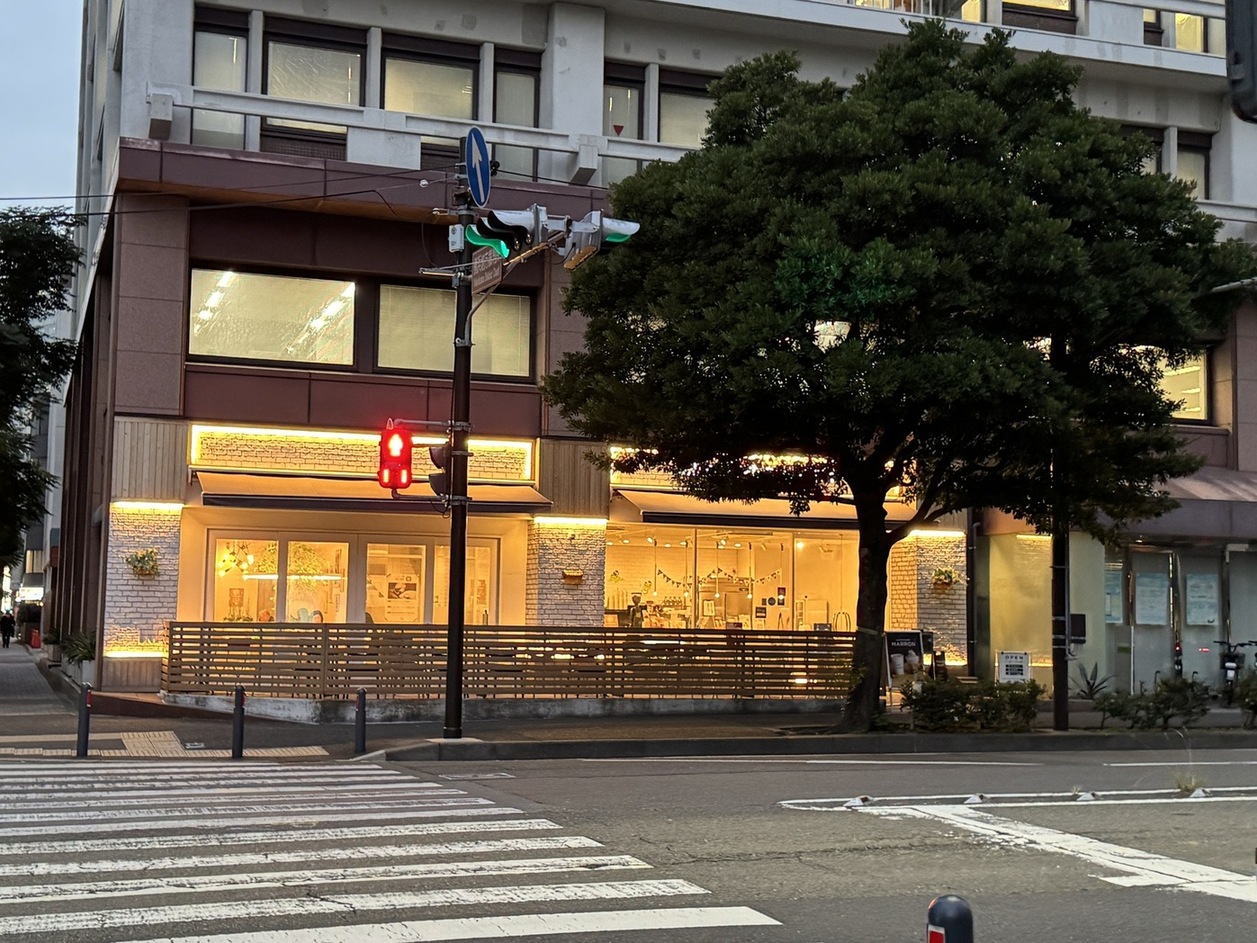 写真 : UNI COFFEE ROASTERY 日本大通り店 （ユニ コーヒー