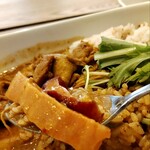 Bonga's Curry＆Dining - 燻製ベーコンたくさん入ってます