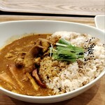 Bonga's Curry＆Dining - 燻製ベーコンとチキンのカレー
