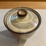 ひろ作 - 熱々の鯛の飯蒸しの器でーす。