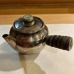 ひろ作 - 暖かい焙じ茶の差替えでーす。