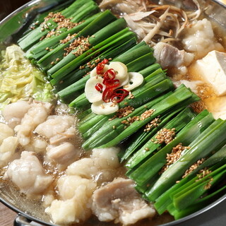 食べるべき逸品は名物和牛のもつ鍋！