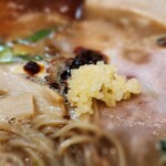 ラーメン猪太 - 辛味噌とニンニク