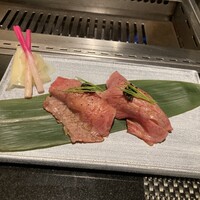 焼肉 喰心 - 肉寿司キャビアのせ