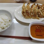 幸楽苑 - 料理写真:W餃子とライス(手前のはスープでなく餃子のタレ)