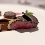ASAHINA Gastronome - ◉ランド産仔鳩＆黒トリュフ　胸肉をスフレ仕立てにし、そのコンポジション　コクのあるソースサルミに黒トリュフ