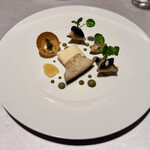 ASAHINA Gastronome - ◉活飽＆帆立貝　低温調理し、そのフォアと帆立員のエッセンス　ジャガイモのクロワッサンにキャビアを添えて