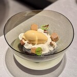 ASAHINA Gastronome - ◉ポムダムール　リンゴのタタンで閉じ込めたカルヴァドスのババ　リンゴとスパイスのソース、メープルのグラスを添えて