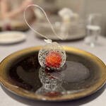 ASAHINA Gastronome - ◉ポムダムール　リンゴのタタンで閉じ込めたカルヴァドスのババ　リンゴとスパイスのソース、メープルのグラスを添えて