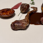 ASAHINA Gastronome - ◉ランド産仔鳩＆黒トリュフ　胸肉をスフレ仕立てにし、そのコンポジション　コクのあるソースサルミに黒トリュフ