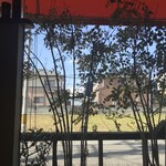 フォンターナ - 店内から外を眺めつつ、