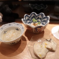 築地青空三代目 大名古屋ビルヂング店 - 「前菜三種」 岡山 酢牡蠣 鱈白子ポン酢 のれそれ(穴子稚魚)