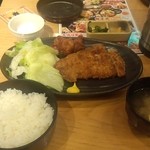 龍馬 しゃも農場 - 日替わり定食（トンカツと鶏の唐揚げの定食）