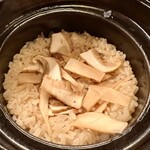 肉和食 月火水木金土日 - 松茸の土鍋ご飯