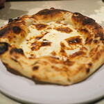 400℃ PIZZA - チーズたっぷりめっちゃウマいFNT。