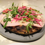400℃ PIZZA - 野菜色々のピッツァ。