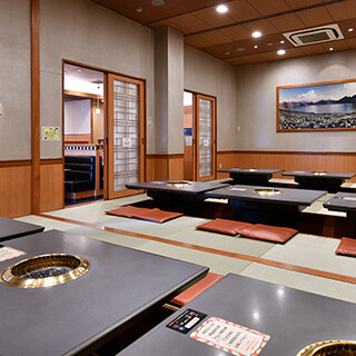 ご家族のお食事から宴会利用まで◎使い勝手の良い落ち着いた空間