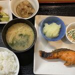 となりの食堂 - 上､丸子鉢が菊芋