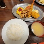 フクノヤ - ｢B定食　ロース生姜焼きとエビフライとカニコロッケ｣