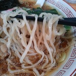 とら食堂 - 手打中華そば（小）￥540の多加水手打ち中太縮れ麺（H26.6.17撮影）