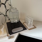 麺と飯 一真 - お水はセルフ