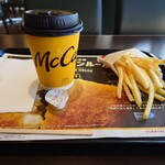 マクドナルド - 料理写真:プレミアムローストコーヒー(M)、マックフライポテト(S)