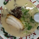 ぎょらん亭 - 豚骨二八ラーメン（ス一プは濃厚かつあっさり。端正なルックスは十割と同じ。）