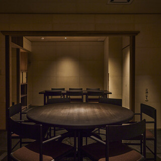 シンプルで洗練された室内◆ゆったり個室でくつろぎの時間