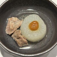 博多もつ鍋 やま中 博多店 - 本日の小鉢、大根が上品な味付けで美味しい！