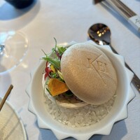 Héritage by Kei Kobayashi - モナカの中にマグロタルタル、じゃがいもエスプーマ、わさびのジュレとクリーム、ハーブ