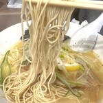 鶏専門 麺屋蓮々 - ストレート細麺