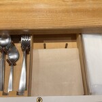 自家製ミートソース potto - 引き出しに箸やフォークなど