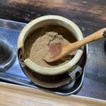 古武士 - 古武士特製節粉！ひとさじかけると魚介の風味が更にアップ！