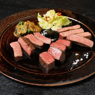 石窯と鉄板を使った料理がウリの鉄板居酒屋