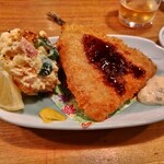 夜ノ焼魚 ちょーちょむすび - 名物！アジフライとポテサラセット