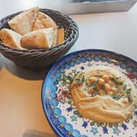 Trattoria Tabule - フムスとピタパン