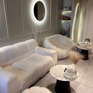 雲の上にいるような不思議な空間で、カフェ時間や2次会を楽しむ