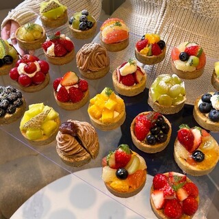 フルーツをふんだんに使用した贅沢なデザートメニュー♪