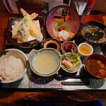ほっこり - 料理写真:どちらも寿司や刺身がメニューにあるので
多分、海鮮に強いのかと思い

●刺身と天ぷら御膳　1,480円

を注文した