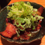 遊鶏 - 鳥もつ煮 500円。