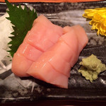 とり刺（青森シャモロックむね肉）680円。