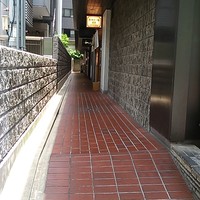 旬家 和しん - 桜橋千代田ビルの東横の路地を入って行きます