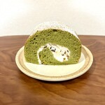 パティスリー クロレ - 抹茶と栗のロールケーキ