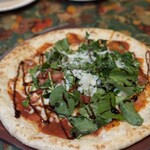 レインフォレストカフェ・トーキョー - ルッコラサラダピザ