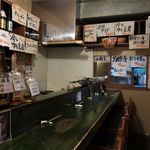 おとん - 店内メニューとカウンター席