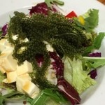居魚屋　網元 - 海ぶどうのサラダ。プチうま〜♪ 豆腐も野菜も入ってヘルシー