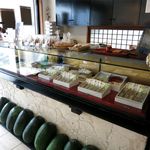 店内ショーケース２